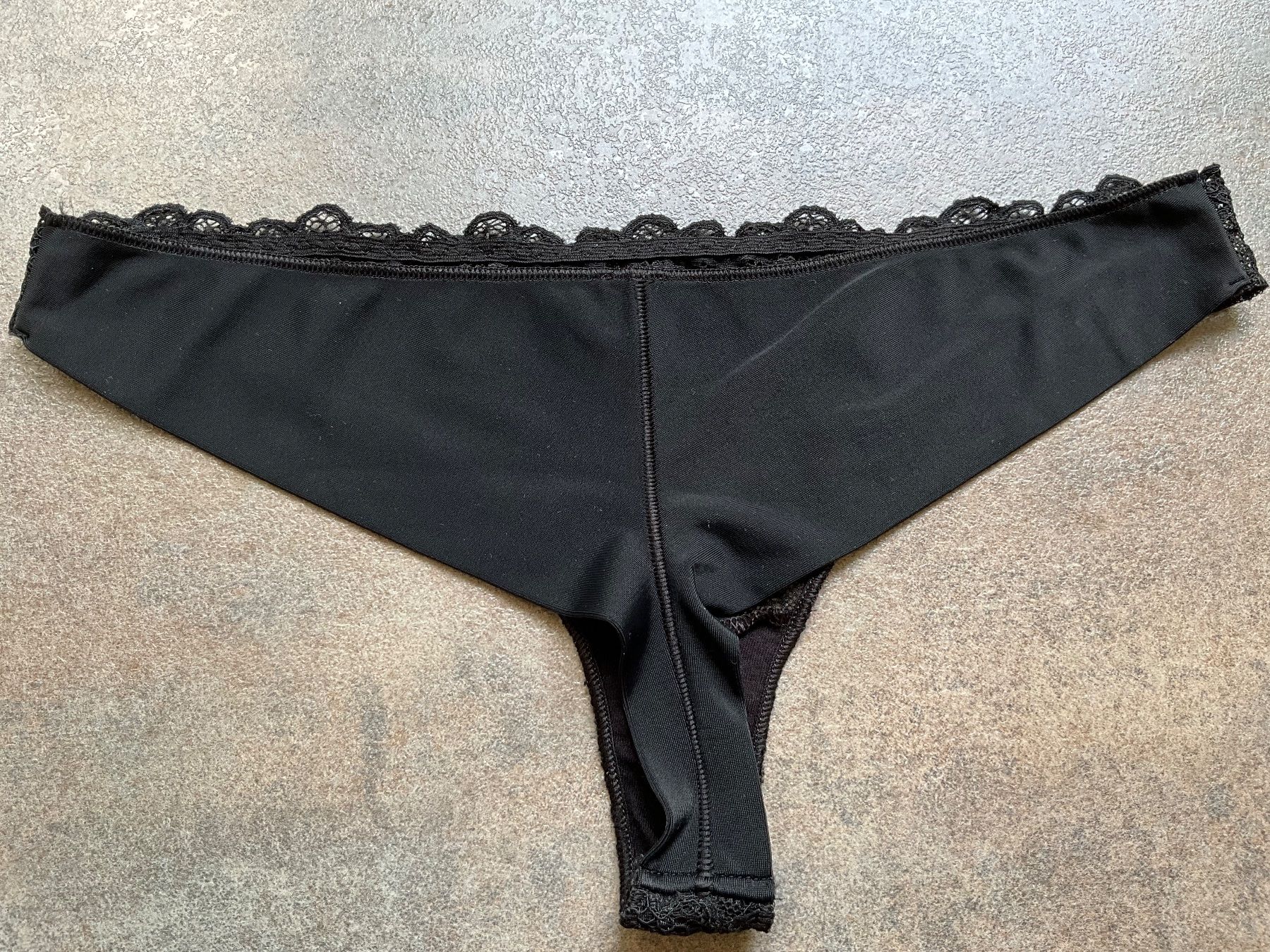 Intimissimi Altra biancheria intima: String Intimissimi Damen Farbe schwarz Neuwertig Größe M – Usato da Basel venduto da elster1986 1