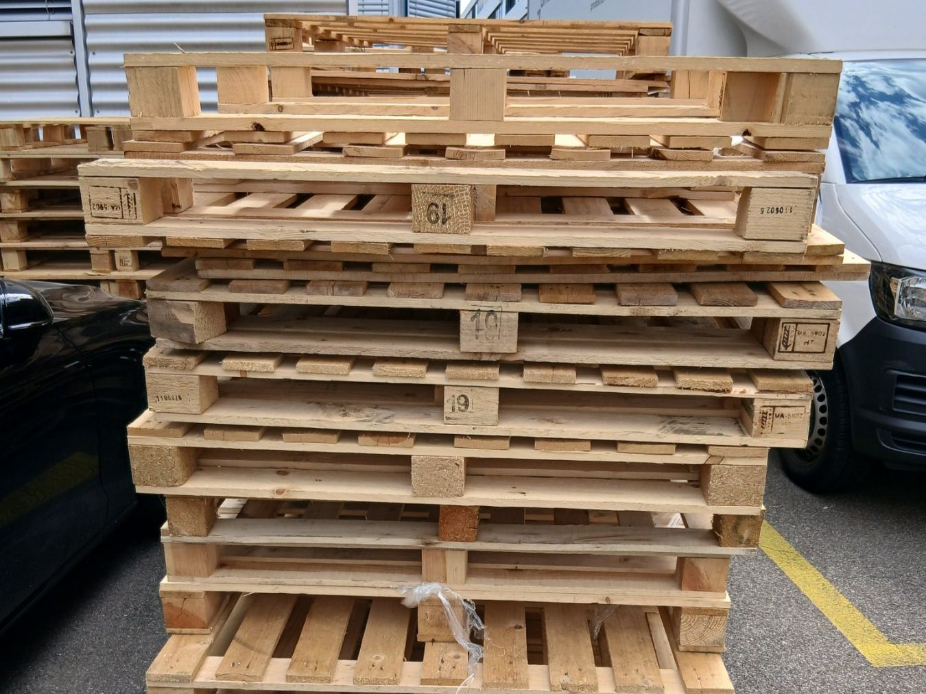Paletten: Gratis abzuholen Holzpaletten – Gebraucht aus Wettingen von roger3r 1