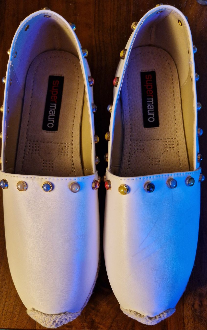 Damenschuhe: Weisse Kunstleder-Slipper – Neu (gemäss Beschreibung) aus Oberengstringen von Sheera7
