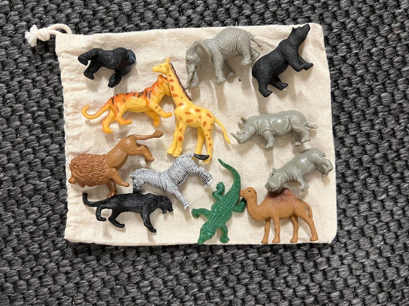 Statuette: 12 Tierfiguren – Usato da Hondrich venduto da Greppen37 2
