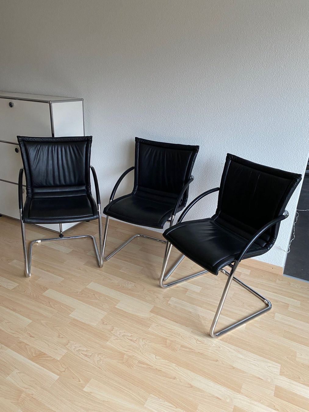 Sedie: Echtleder Freischwingerstühle 3 Stk. – Usato da Laupersdorf venduto da Borer_Liquidationen 3