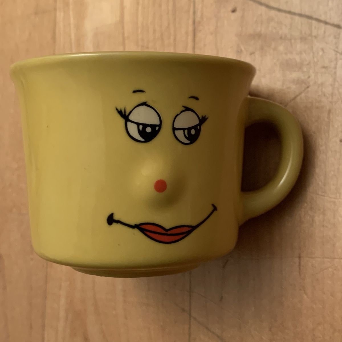 Tazze: Lustige gelbe Tasse mit Gesicht – Usato da Hinteregg venduto da GARANTA