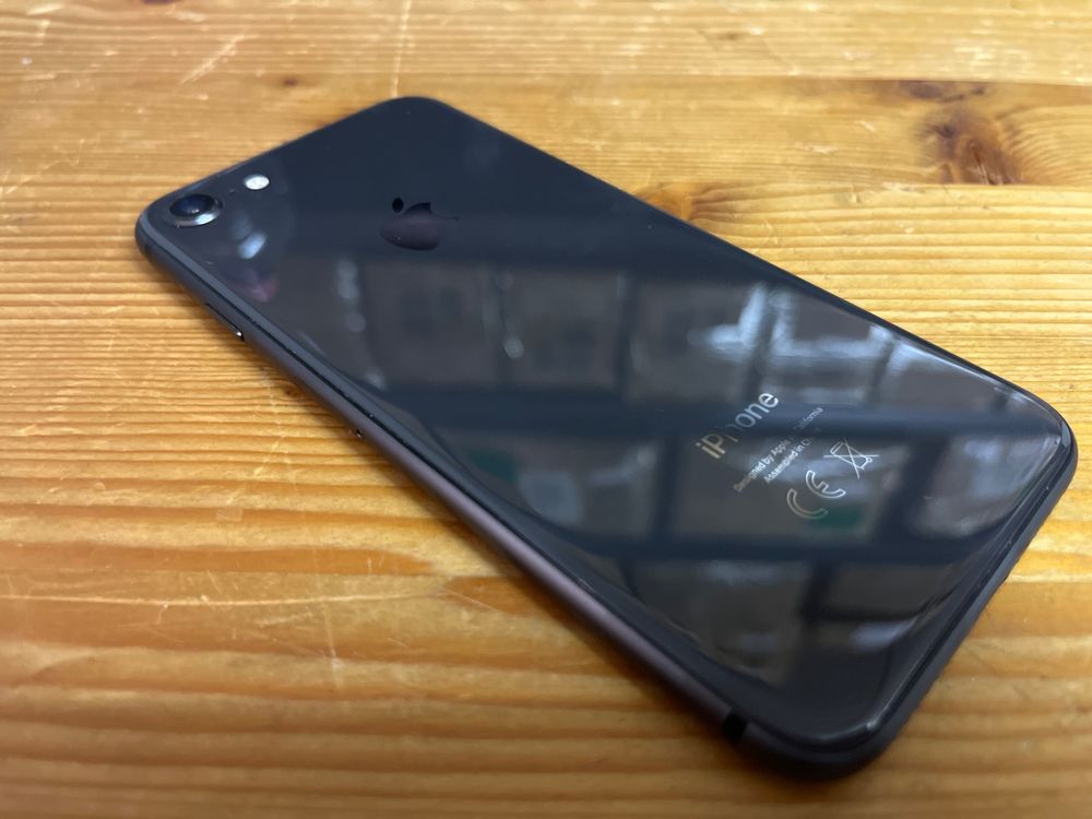 Apple iPhone 8 64GB schwarz | Kaufen auf Ricardo