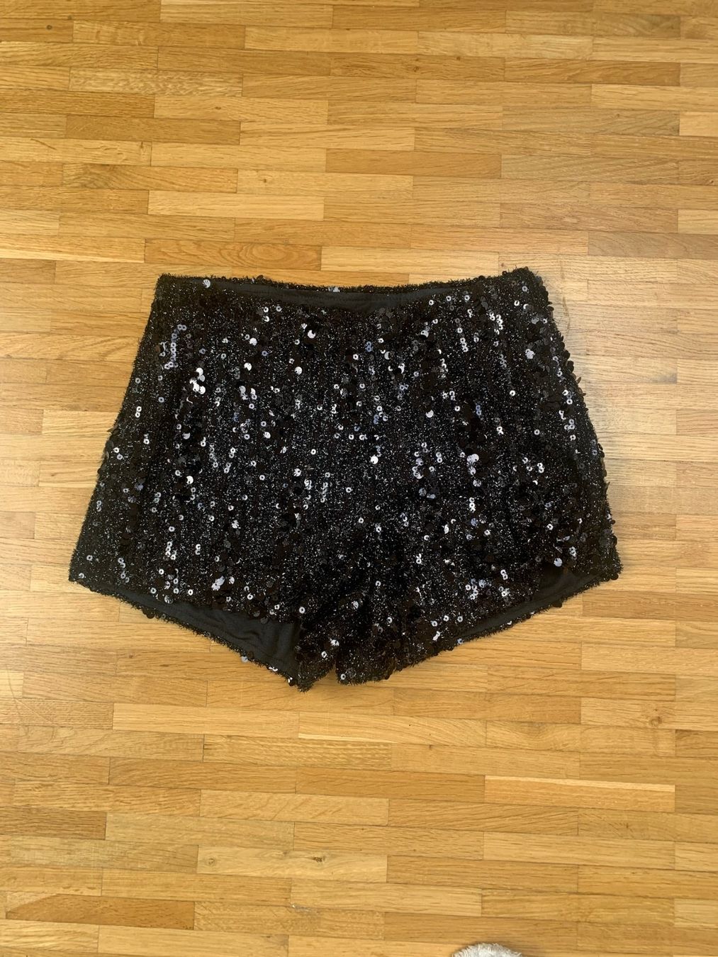 Pantaloni: Pailletten-Shorts – Nuovo e nell'imballaggio originale da Stallikon venduto da ulv_k7jj