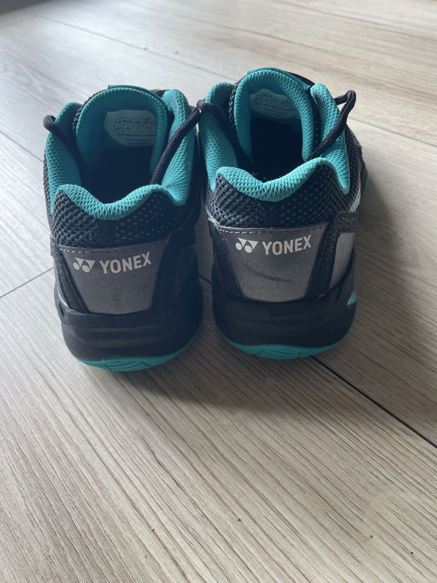 Scarpe da uomo: Hallen - Turnschuhe Yonex – Usato da Zimmerwald venduto da fuerue 1