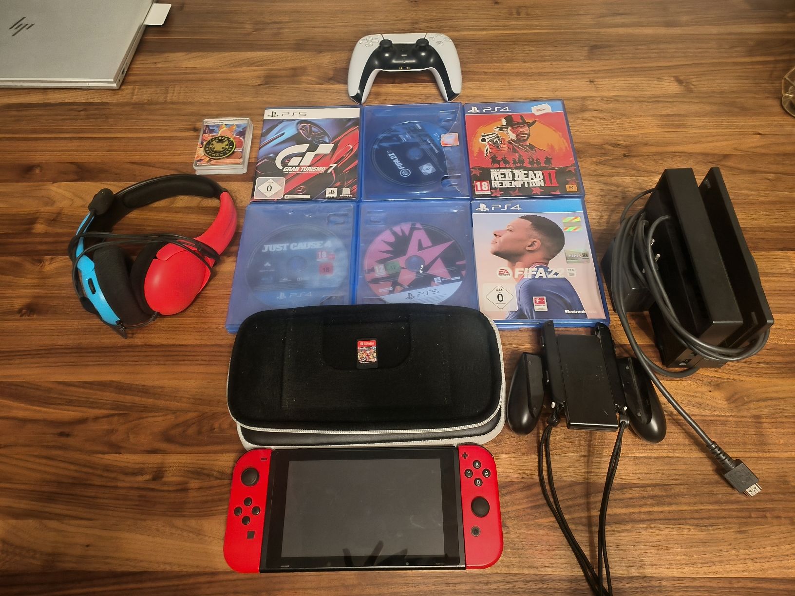 Nintendo Console: Nintendo Switch & PS4 Games Bundle - Super Zustand! – Usato da Ittigen venduto da ani_llk9