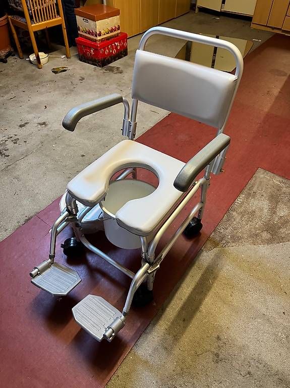 WC: Comoda Medisan Shop – Usato da Roveredo GR venduto da SachaGobbi1997