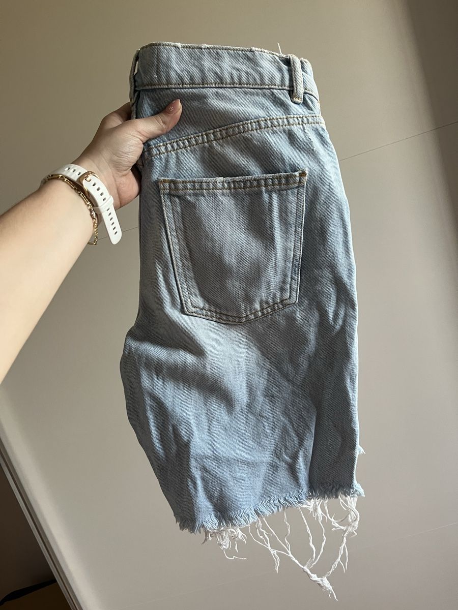 Zara Pantalons: Short Zara – D'occasion à Montsevelier par Duna2210 2