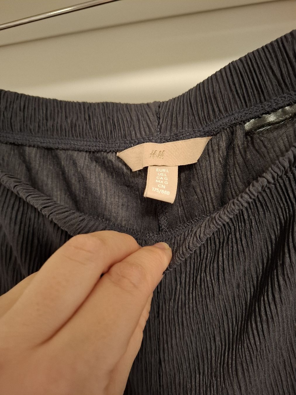 H&M Pantaloni: Hose Grösse L von H&M – Nuovo (secondo la descrizione) da Lütisburg venduto da amerika123 2