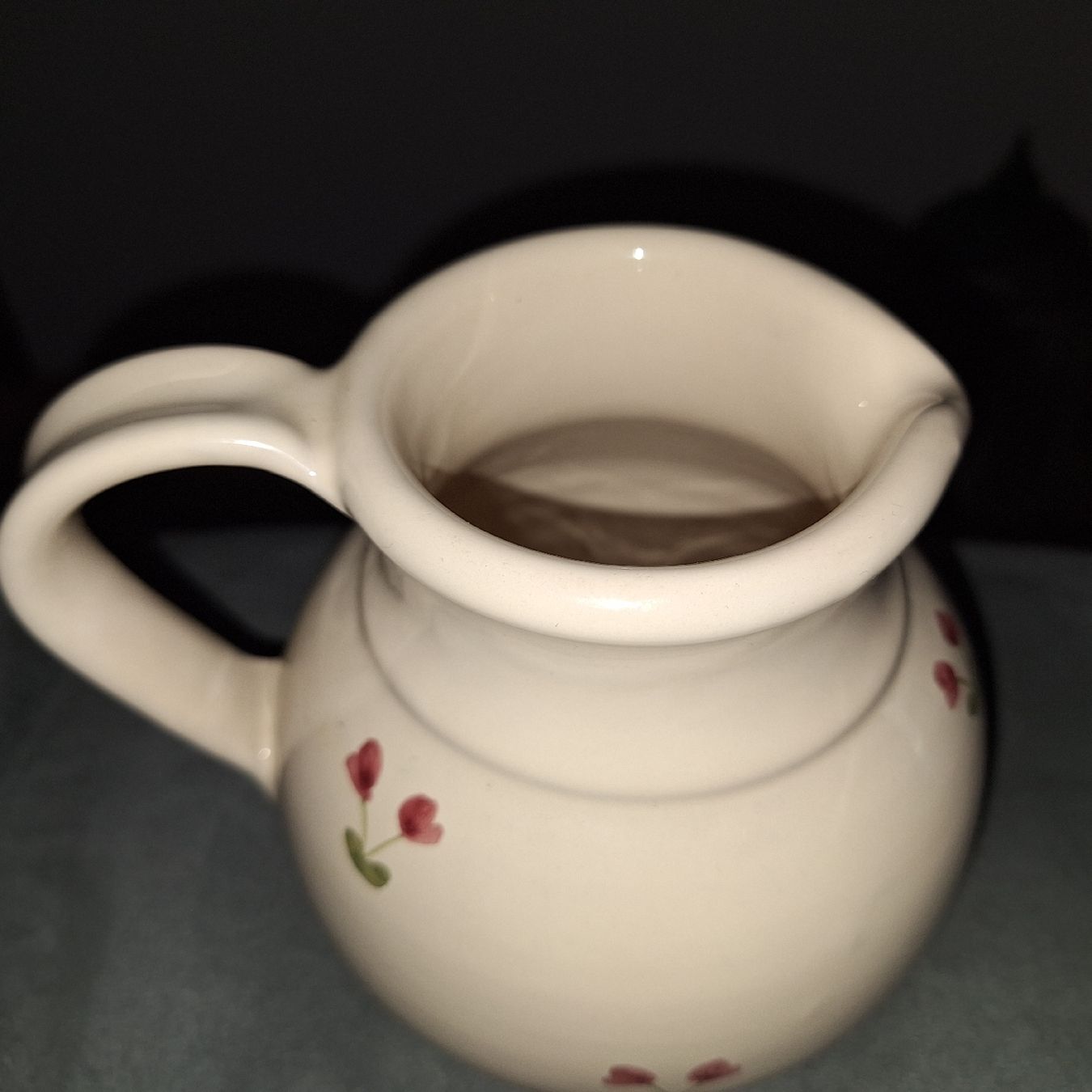 Carafes: Krug mit Blumenmuster Keramik cremefarben – Neuf (Voir description) à spreitenbach par lumbalplatte 1