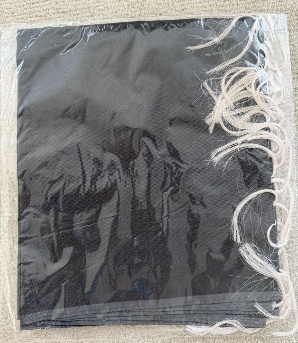 Foulards, Tücher & Schals: Schal grau mit Fransen, Neu – Neu und originalverpackt aus Wettswil von Elsol 1