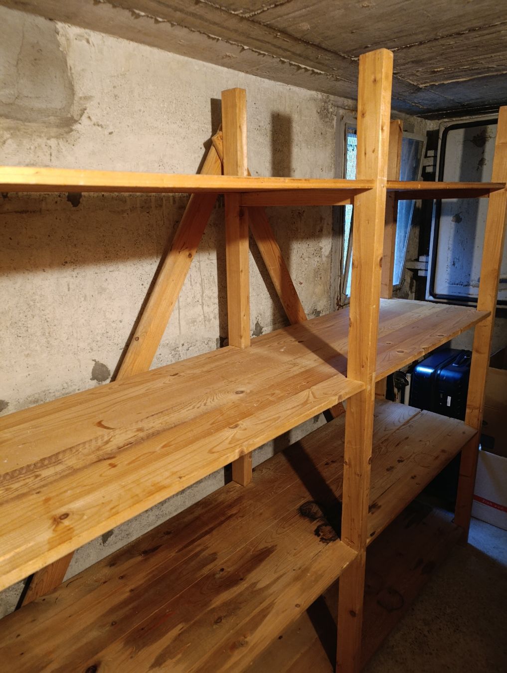 Regale: Massives Holzregal – Gebraucht aus Wittenbach von tho_7jhr 2
