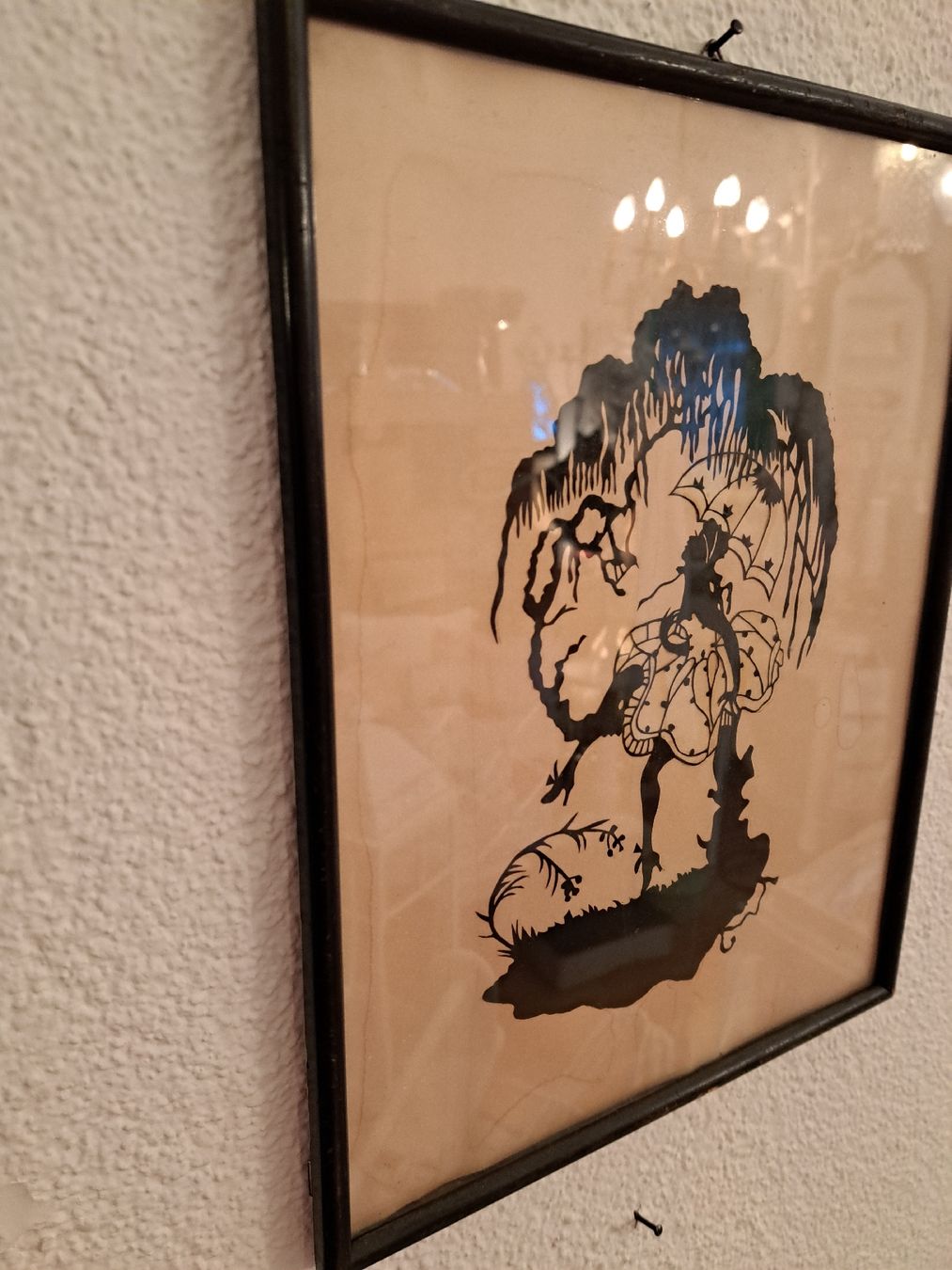 Grafiken & Lithographien: Scherenschnitt Die Frau auf dem Baum – Gebraucht aus Kölliken von Lieblings-stuecke 1
