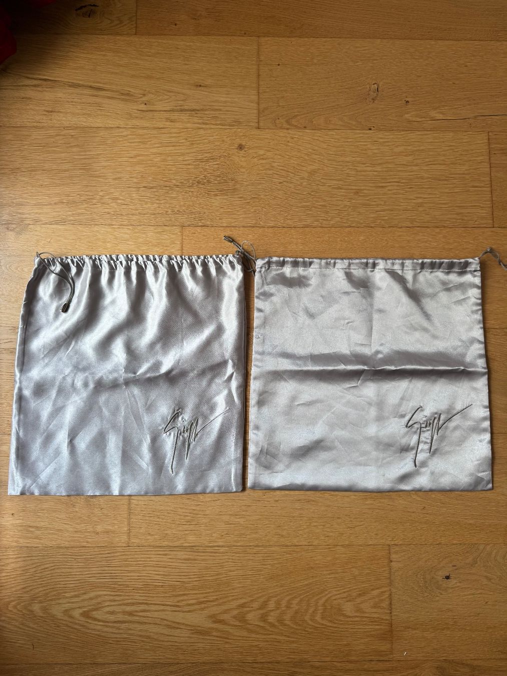 Taschen: Giuseppe Zanotti Dustbags 2 x – Gebraucht aus Salmsach von bubu61