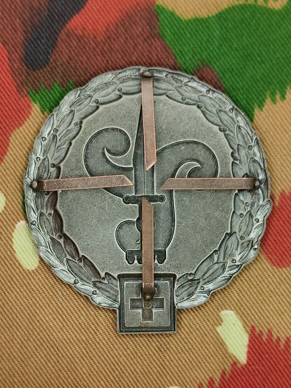 Schweizer Armee Placchette & Badge: Béretemblem Lehrverband Logistik, Variante 2 – Usato da Bauma venduto da SwissMilitaria 1