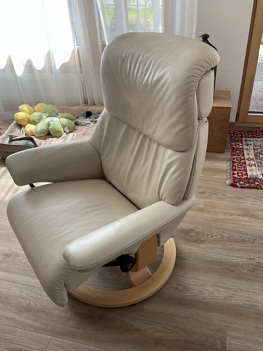 Stressless Poltrone: Stressless Sessel mit Fussteil – Usato da Pfeffingen venduto da Gwendolf 1