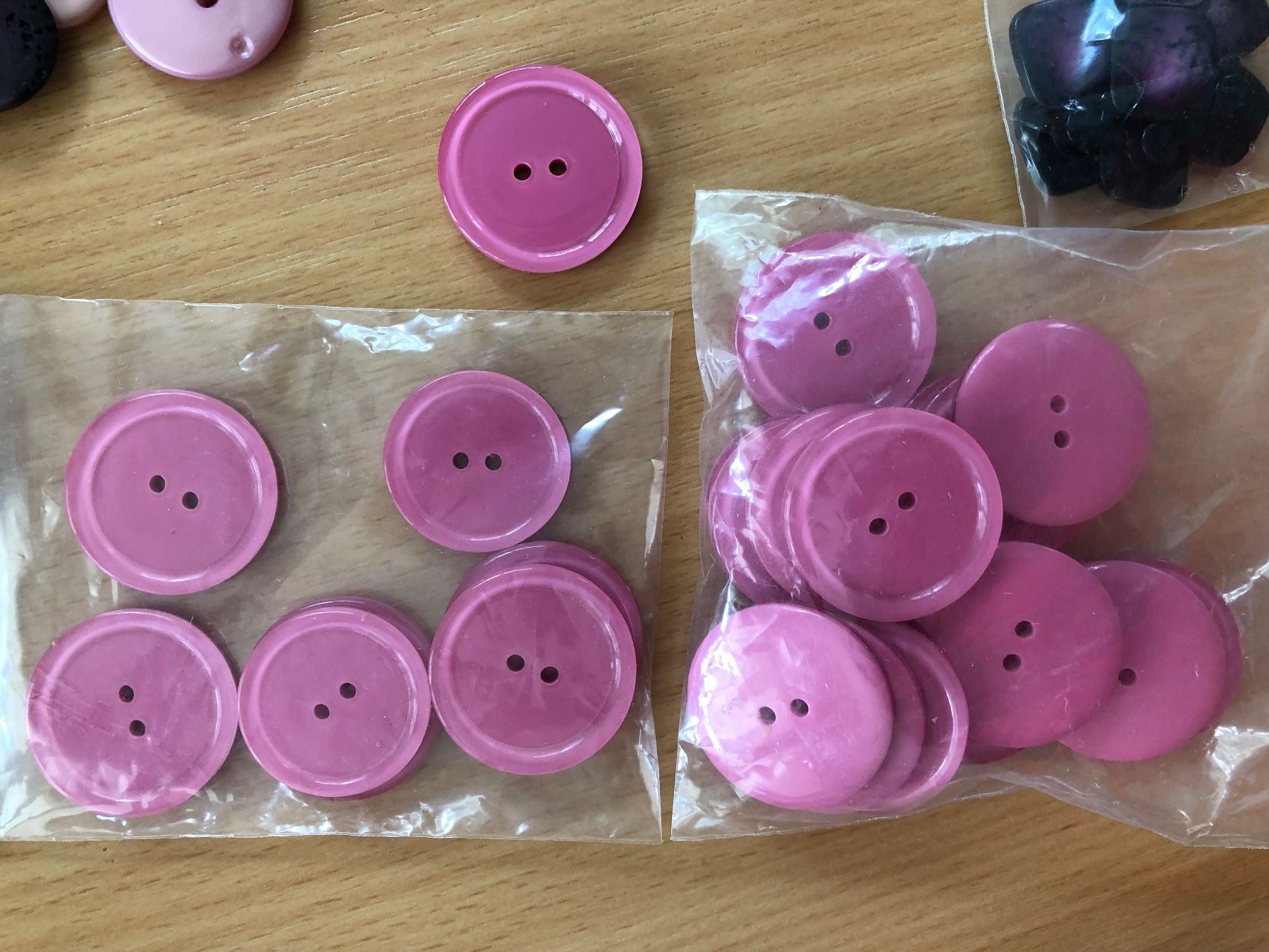 Knöpfe: Lot Knöpfe Pink Violett ca. 630 gr. – Gebraucht aus Sirnach von Goforit2001 1