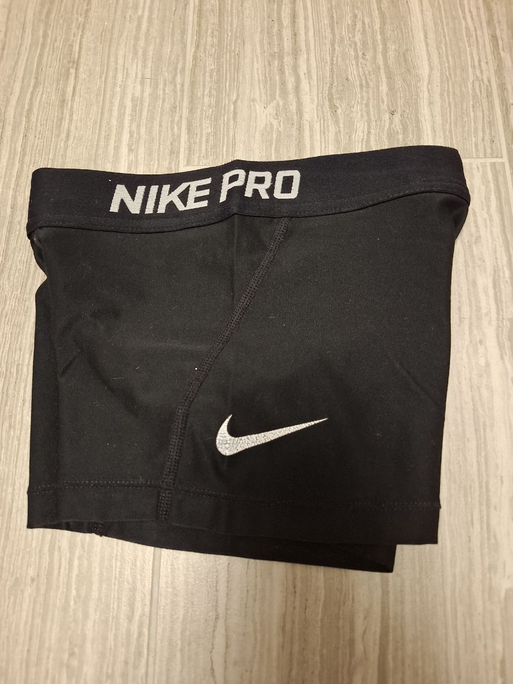 Nike Calze & Collant: short Nike pro 6 ans taille 114 – Usato da Ecublens FR venduto da ame_y8tq 1