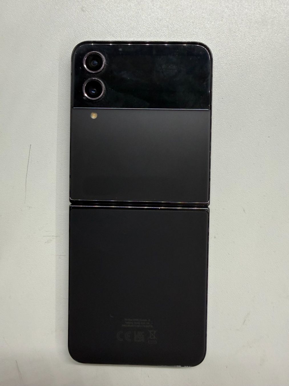 Samsung Telefoni cellulari / Smartphones: Samsung Galaxy Z Flip 4 128MB Graphite – Usato da Thun venduto da Kubu99 4