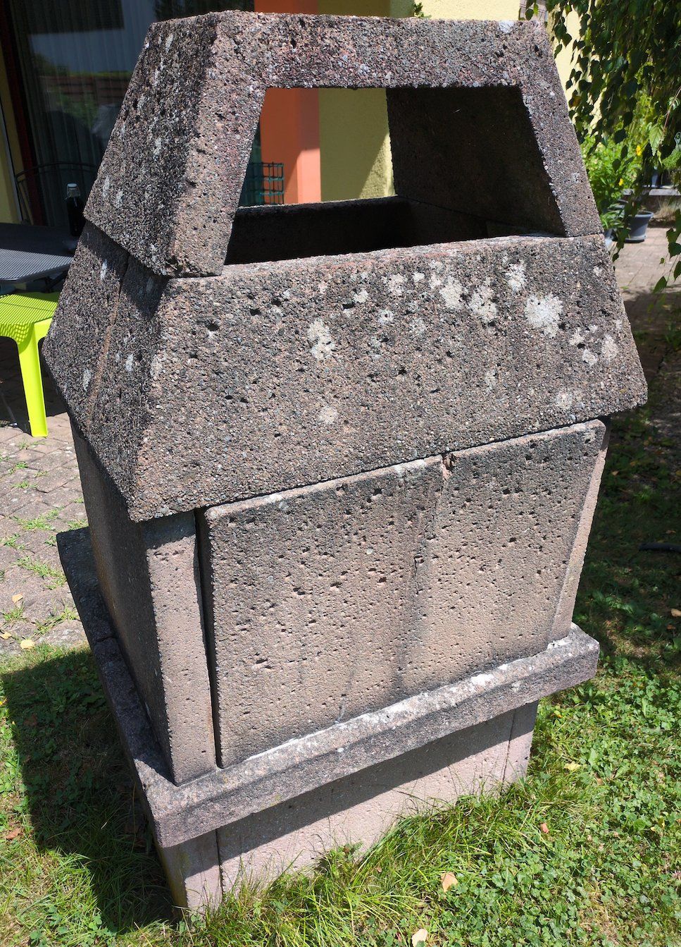 Grills: Steingrill – Gebraucht aus Embrach von Vza 2