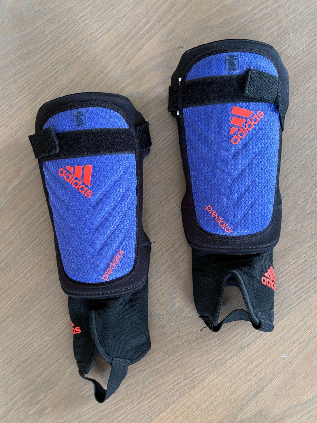 Protezioni & Imbottiture: Kinder-Schienbeinschoner, adidas, Gr. M – Usato da Rüschlikon venduto da user999