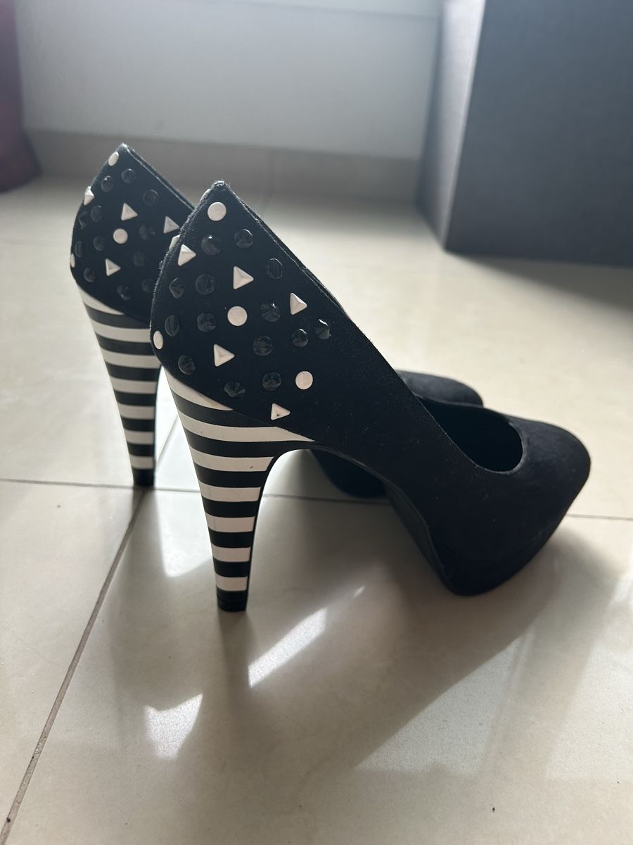 Graceland Scarpe da donna: Schwarze High Heels, Größe 38, Graceland, Gestreift – Usato da Uster venduto da xBeccax 1