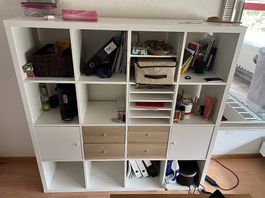 Regal mit Schubladen und Türen