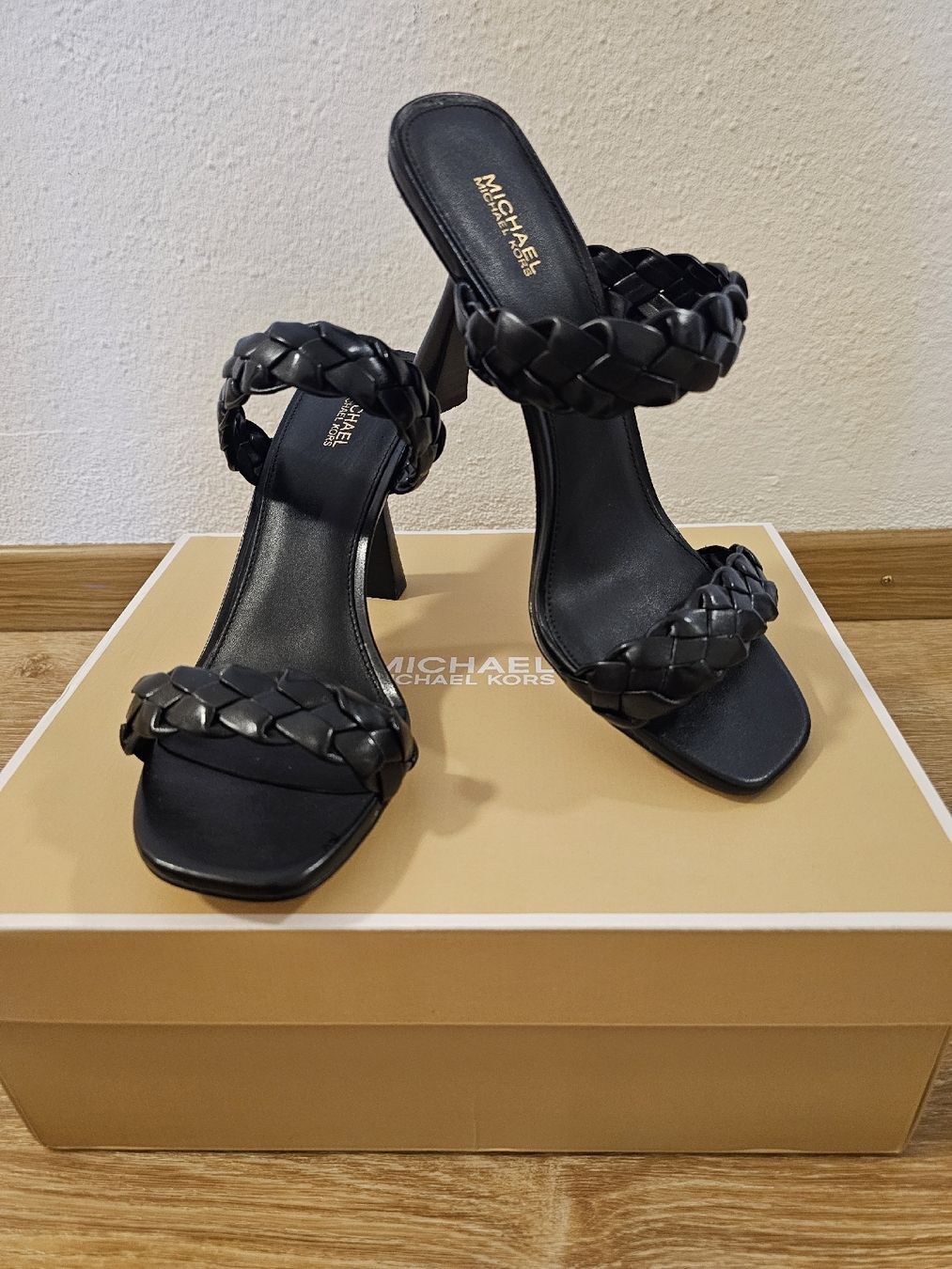 Michael Kors Damenschuhe: Michael Kors Sandale, Echtleder, Schwarz, Gr. 39, Neue – Neu und originalverpackt aus Laufen von Taty007 7