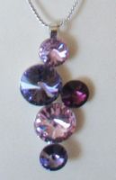 Collier pendentif violet élégant, idéal pour les fêtes ✨