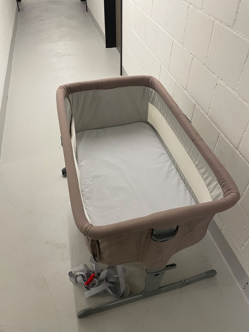 Chicco Letti: Chicco Next2Me Essential Bedside Crib – Usato da Thalwil venduto da brunof