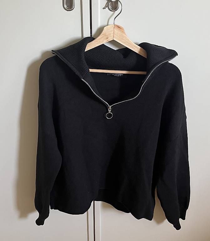 Maglioni & Felpe: SCHWARZER STRADIVARIUS PULLOVER MIT REISSVERSCHLUS – Usato da Basel venduto da lis_hv8g