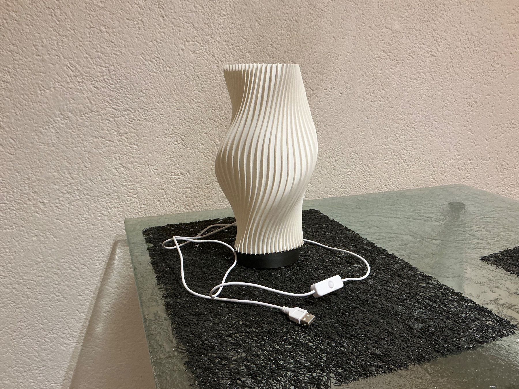 Lampade: lampe , nachttischlampe – Usato da Kerzers venduto da MarianneRamseier