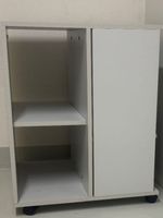 Weisses Komode auch für Büro auf Rollen zu verkaufen!