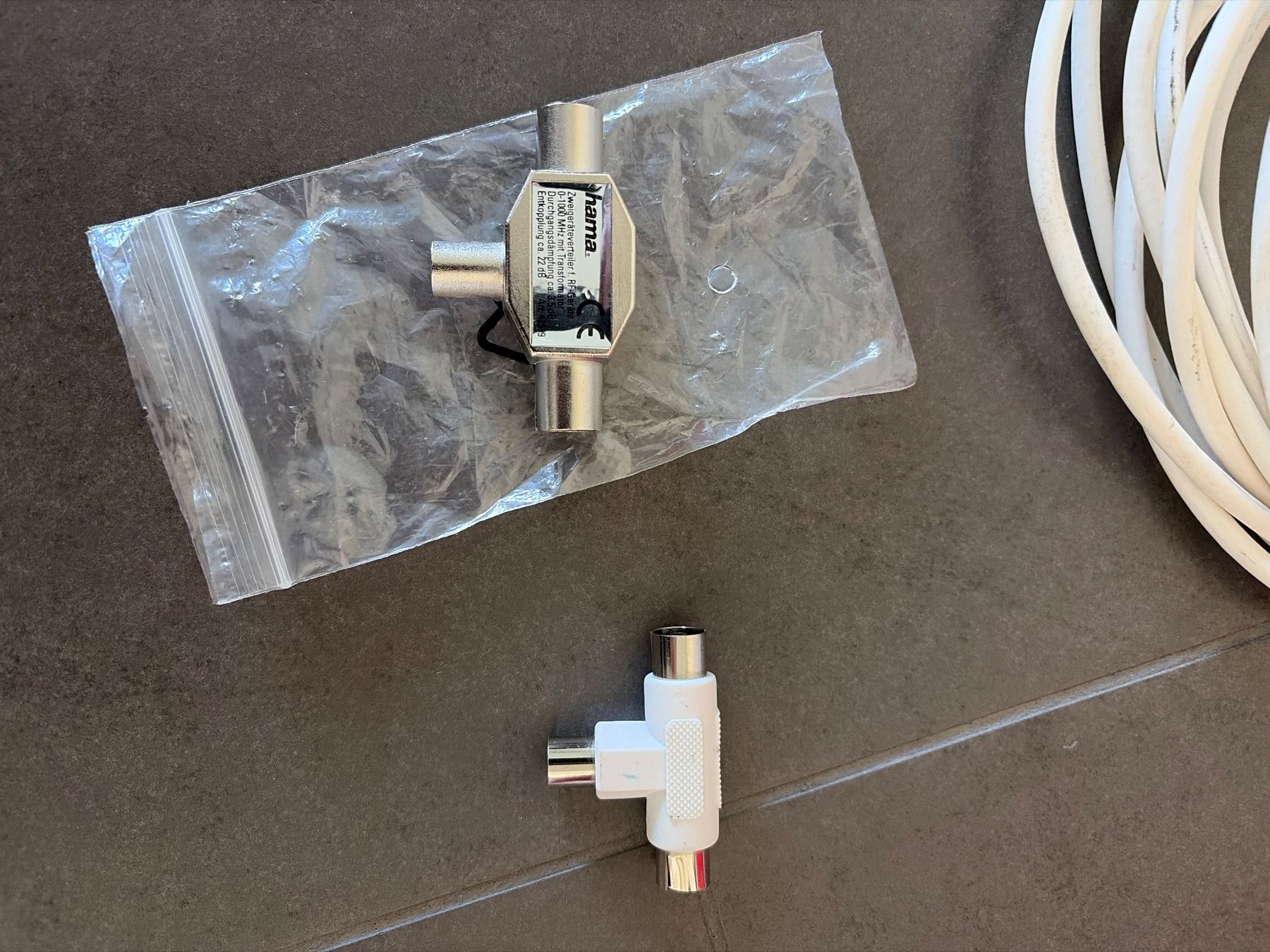 Cavi: Antennenkabel und 2 Splitter – Usato da Zug venduto da Pippokermit 1