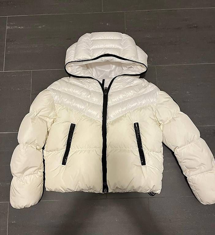 Moncler Giacche: Moncler Jacke Damen – Usato da Wattwil venduto da ber_l85q 1