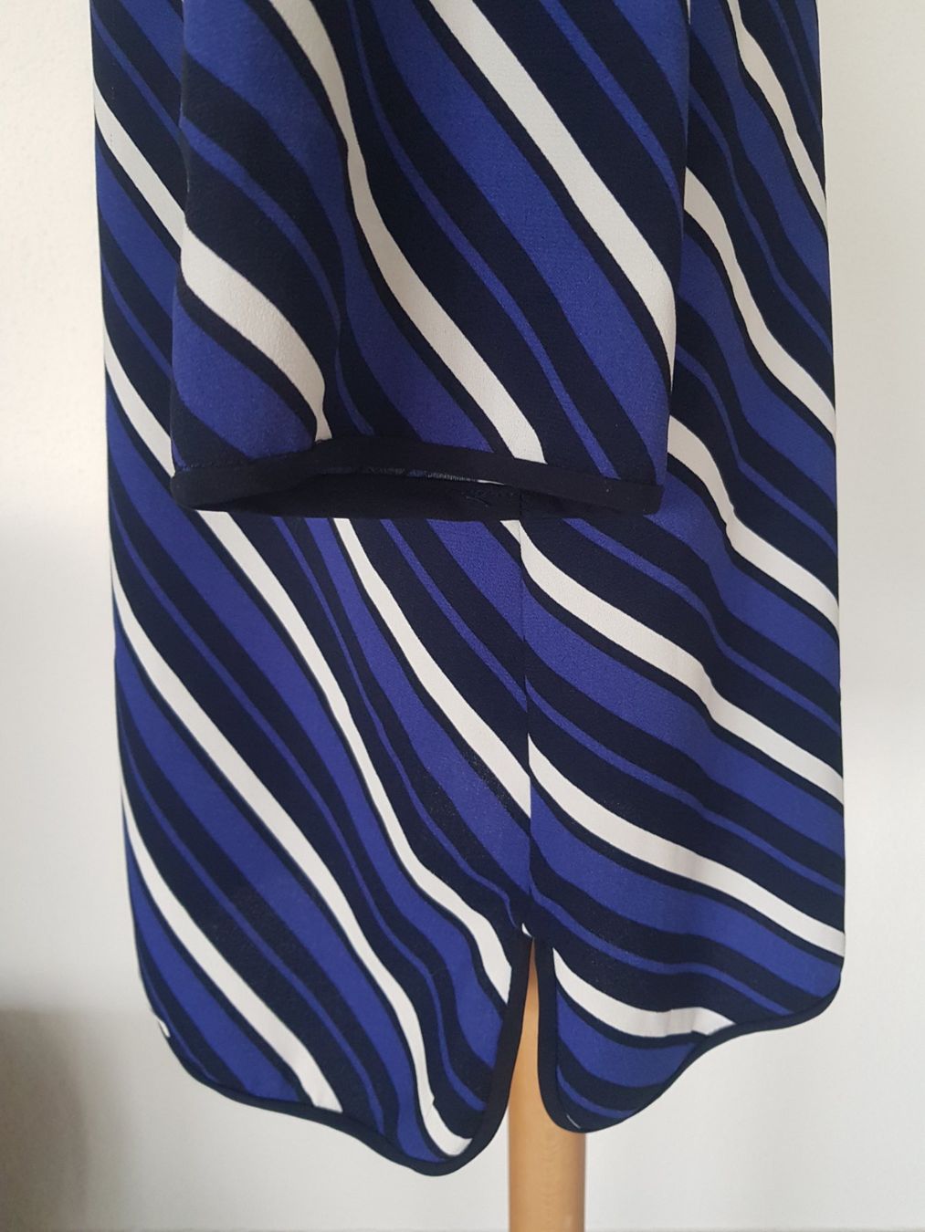 Mango Vestiti: NEUWERTIGES DAMENKLEID VON MANGO – Nuovo (secondo la descrizione) da Root venduto da LifestyleAccessoires 5