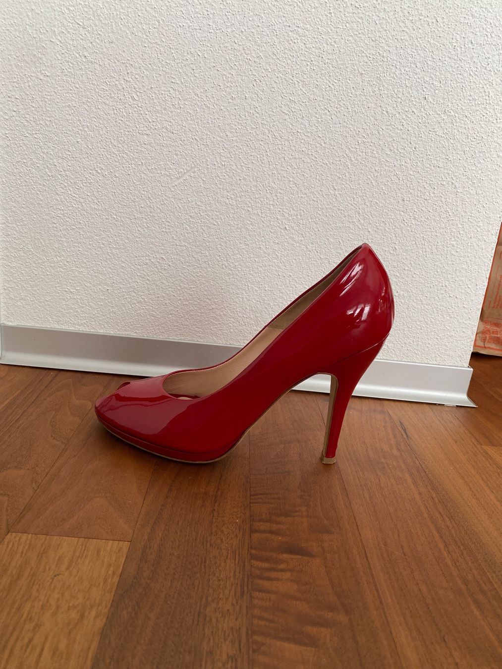 Navyboot Scarpe da donna: Rote Lack Pumps von Navyboot, Gr. 40 – Usato da Jonschwil venduto da luc_95qv 3