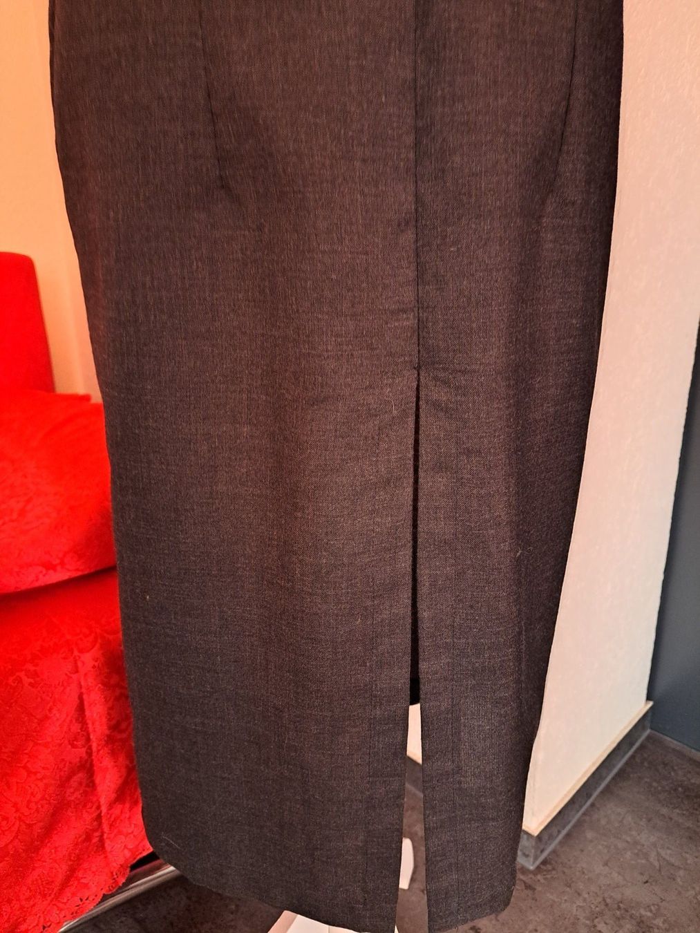 Vestiti: Robe élégante gris foncé, taille M – Usato da Courrendlin venduto da Aheinza 4