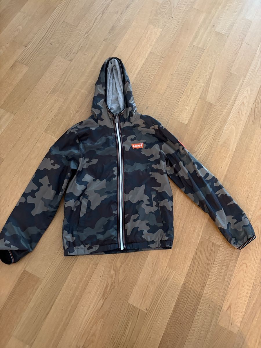 Levi's Jacken & Mäntel: Übergangsjacke Levi’s Junge Gr. 140 – Gebraucht aus Winterthur von Baby117