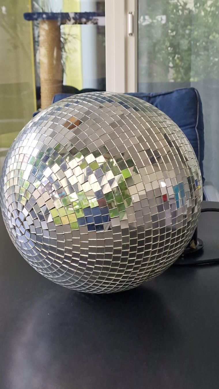 Toutes les décorations: Spiegelkugel 30 cm mit Motor – D'occasion à Heitenried par Dengel1 2