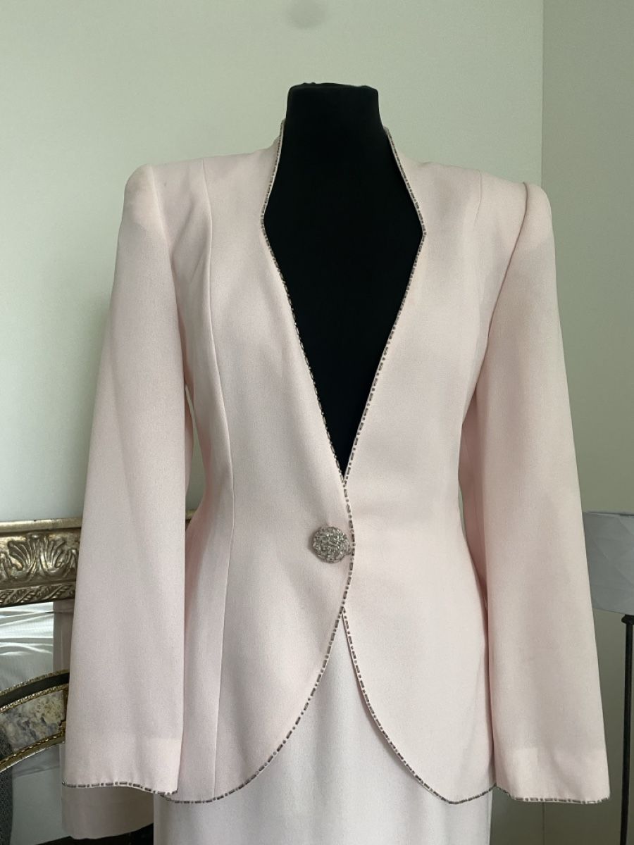 Giacche: Damen Blazer mit Rock hellrosa Perlenbesatz – Usato da Niederglatt ZH venduto da neunzehn82 2