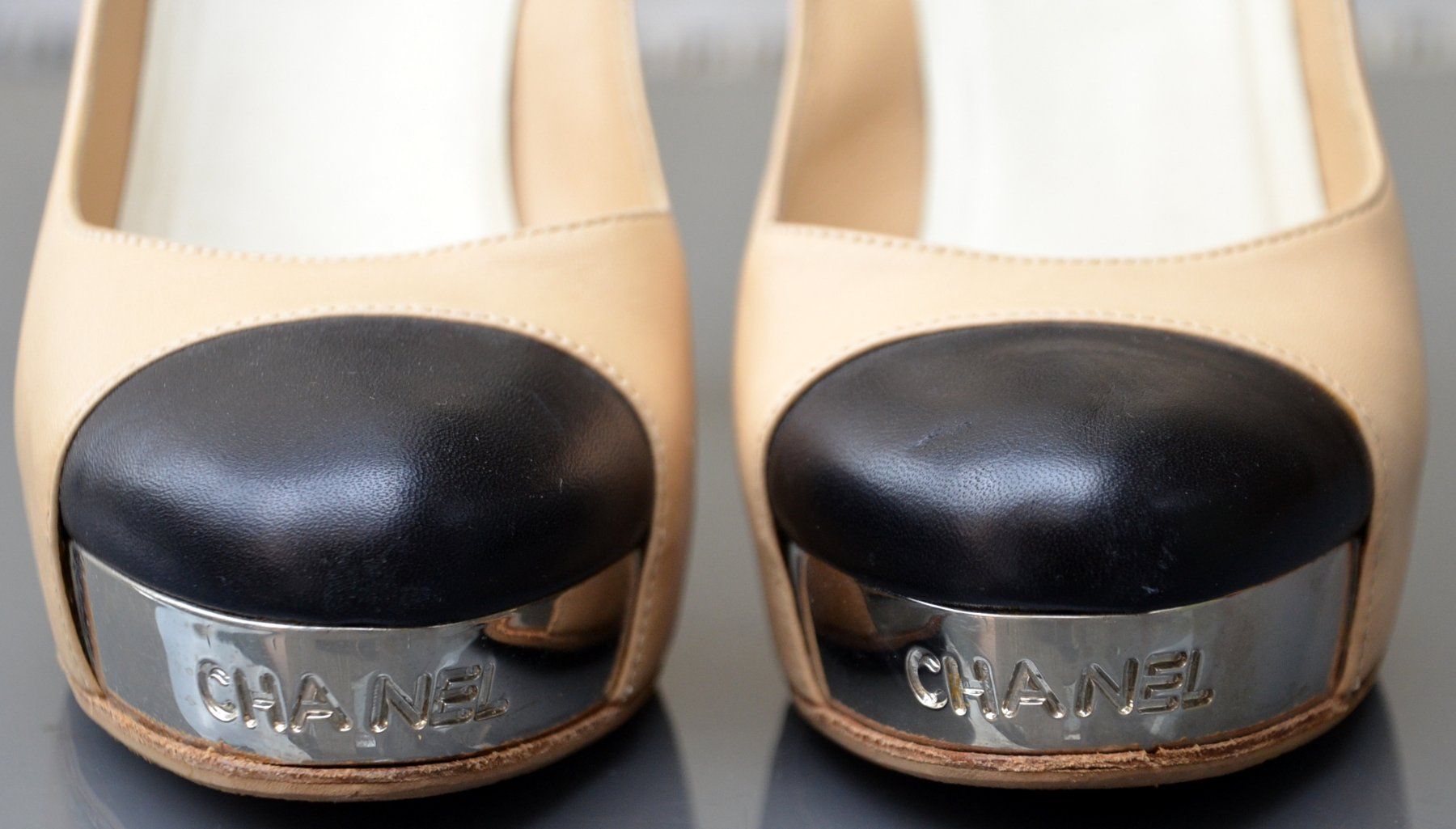 Chanel Scarpe da donna: Pumps CHANEL .40 – Usato da Collonges venduto da Auganien 1