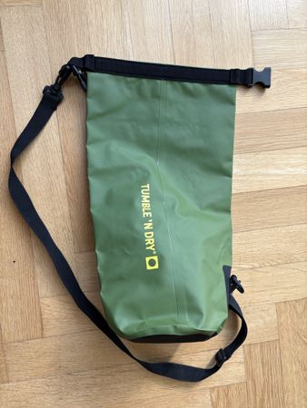 TUMBLE 'N DRY Dry Bag Gruen Schultergurt Wasserdicht