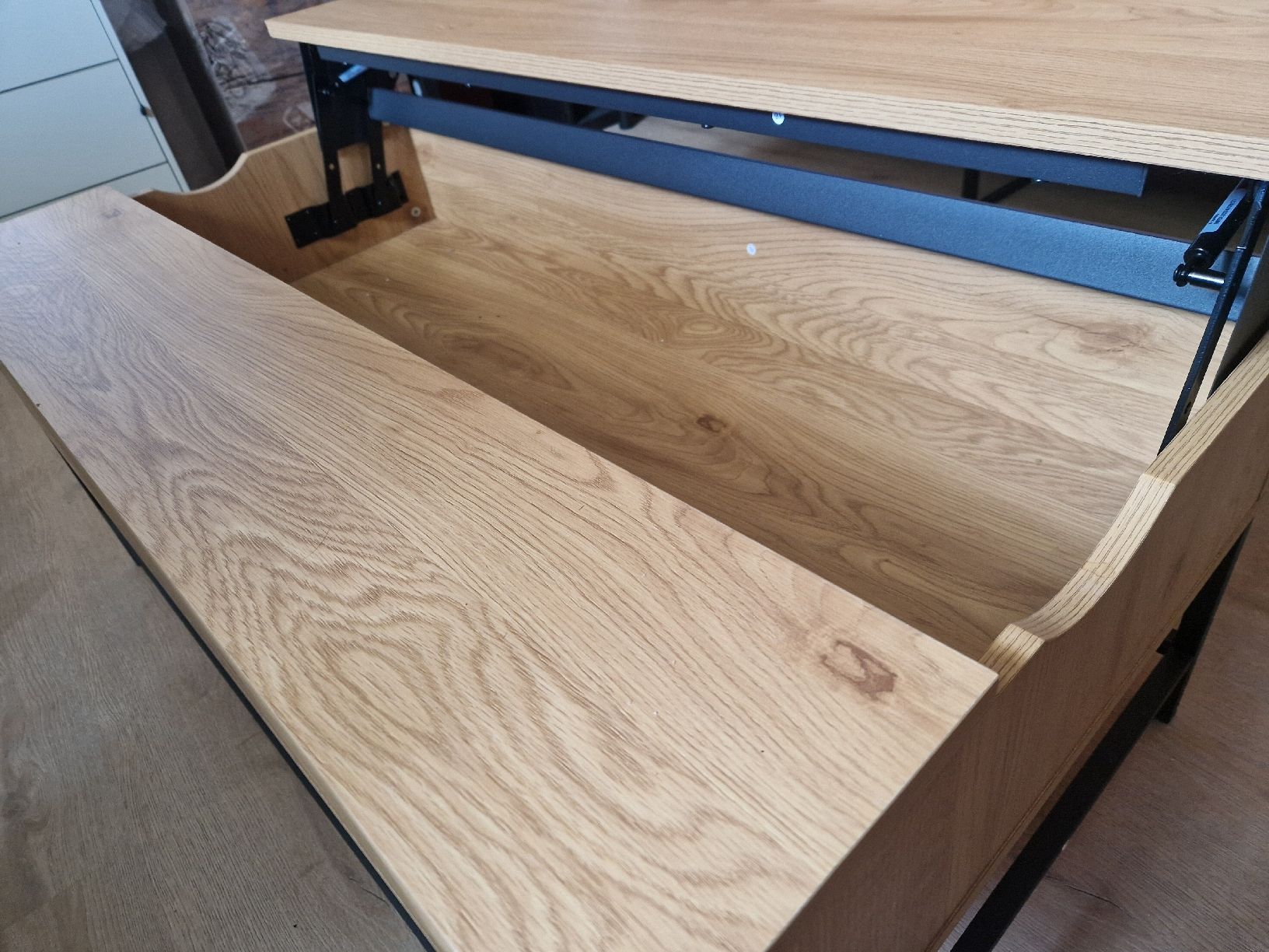 Tables: Wunderschöner Couchtisch Eiche Massiv mit Hubfunktion – D'occasion à Wolfwil par schumii22 4