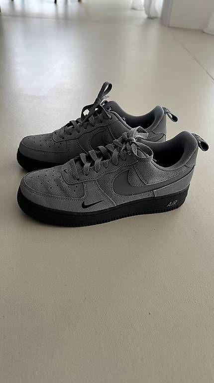 Nike Scarpe da uomo: Nike Air Force 1 Grau, 38.5 – Nuovo e nell'imballaggio originale da St. Gallen venduto da ninl123 3