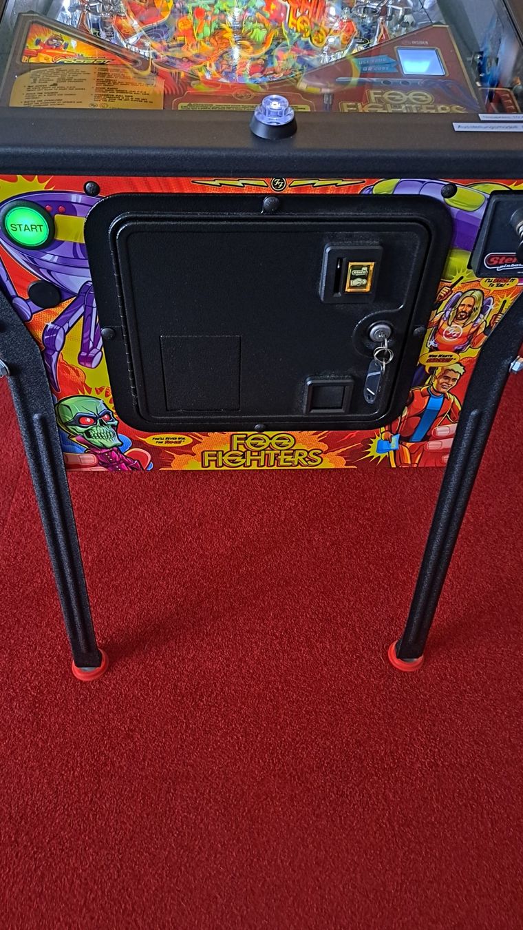 Stern Pinball Flipperkästen: Flipperkasten Foo Fighters Premium – Gebraucht aus Wil von meinflipper 7