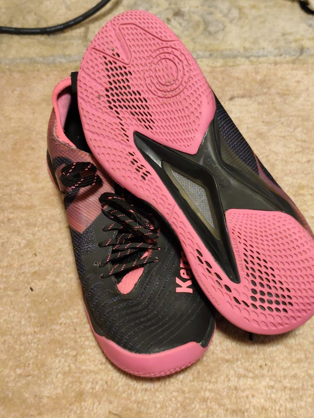 Schuhe für Mädchen: Hallenturnschuhe 39.5 – Gebraucht aus Unterentfelden von eloim 1