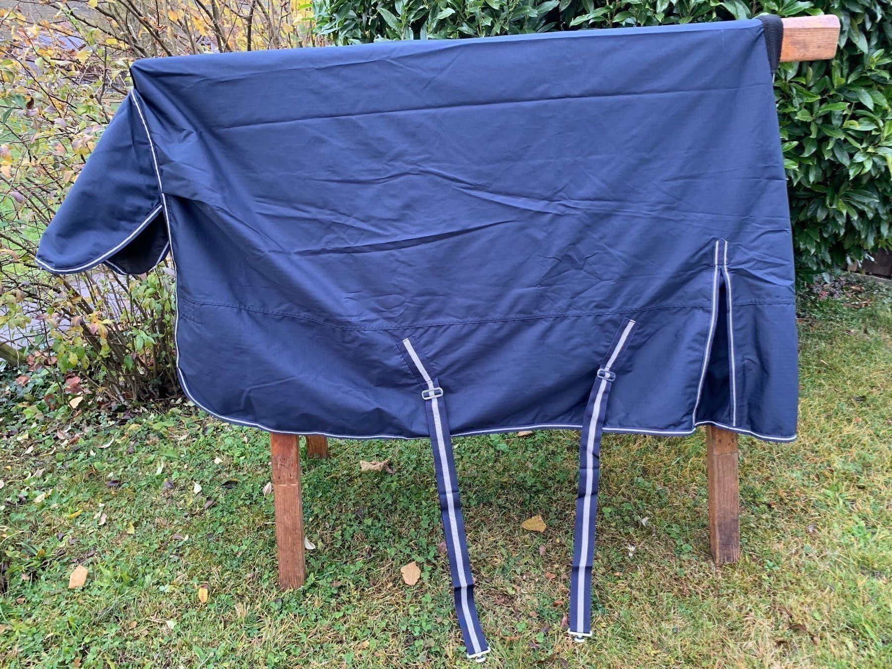 Carrozze: schöne dunkelblaue Weidedecke – Usato da Feldbach venduto da Olive1