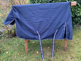 schöne dunkelblaue Weidedecke