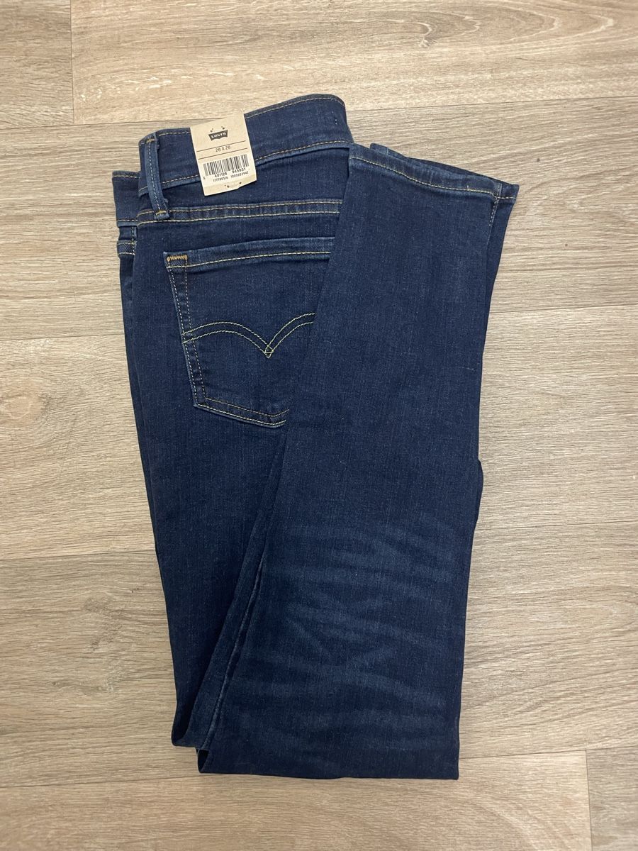 Levi's Jeans: Levi’s Jeans Grösse 28/28 – Nuovo (secondo la descrizione) da Werthenstein venduto da wik_6pyb 2